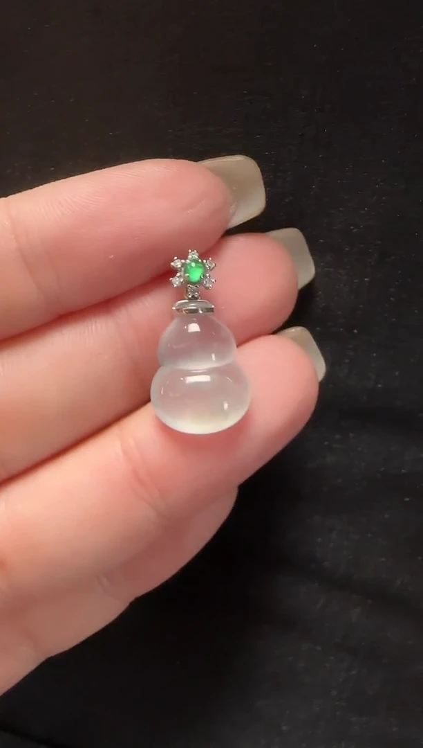 颈饰18K金镶嵌翡翠952葫芦一个