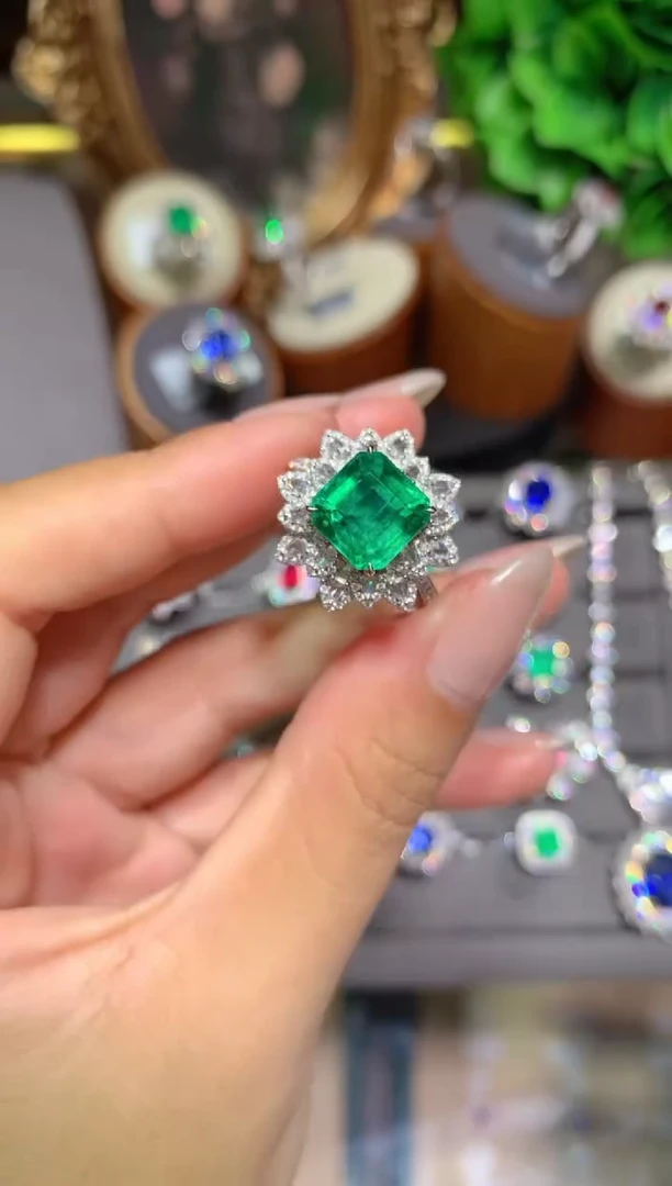 祖母绿戒指18K金镶嵌3.63CT