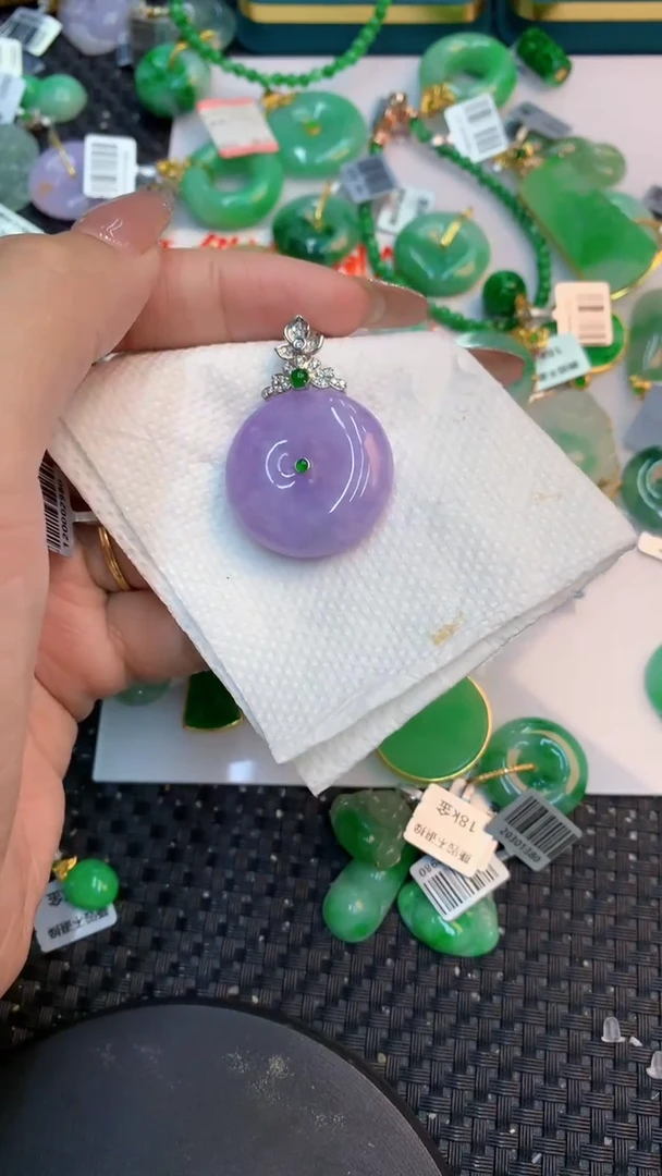 颈饰18K金镶嵌翡翠芒*1