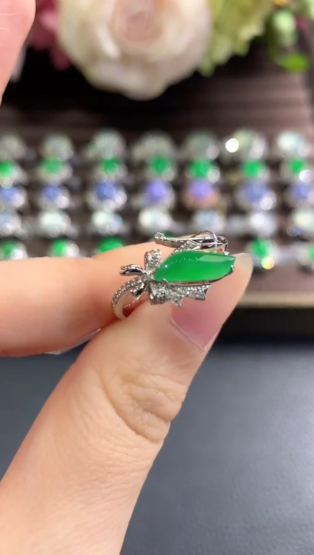 18K金镶嵌戒指翡翠b78