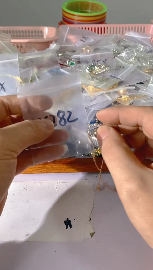 【闪购商品】水晶颈饰银S925镶嵌X282红宝，蓝宝，多样性发一件赠链