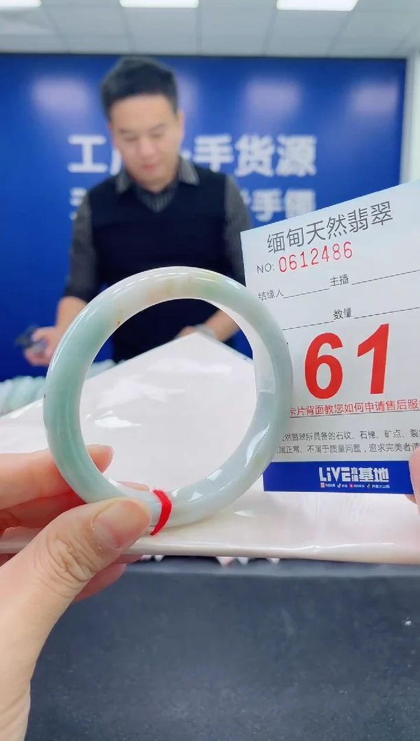 未镶嵌手镯翡翠天然翡翠手镯