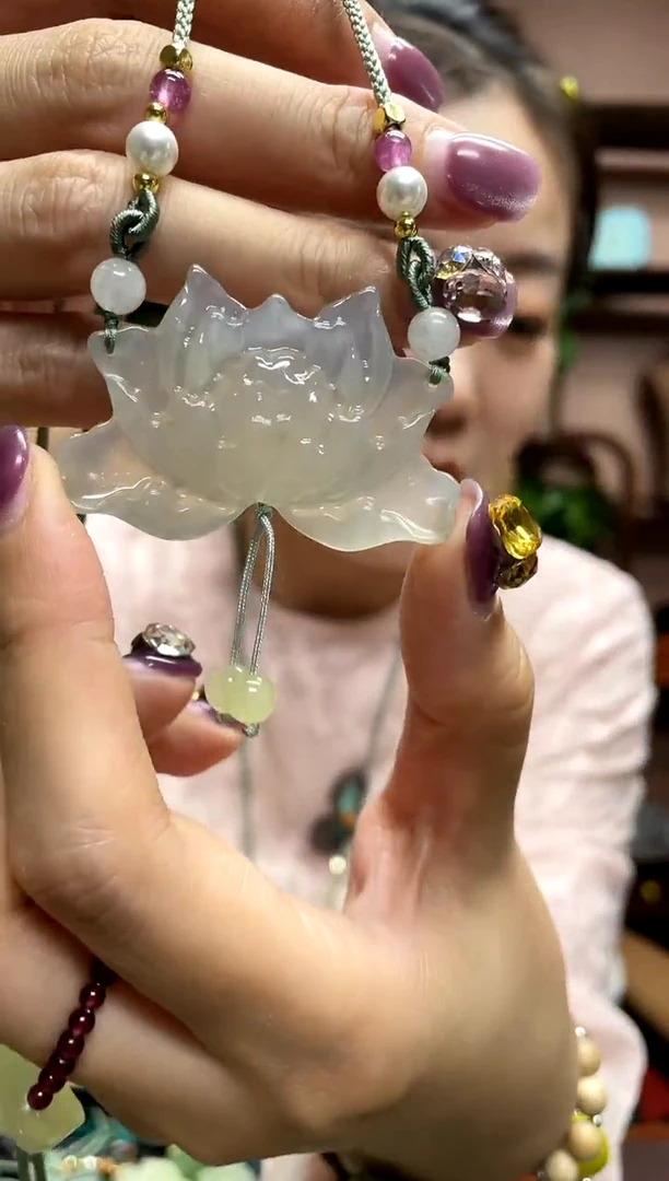 岫玉未镶嵌吊坠·