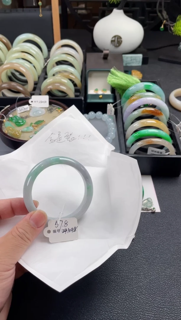 【闪购商品】翡翠手镯未镶嵌有纹裂瑕疵包容 57.8
