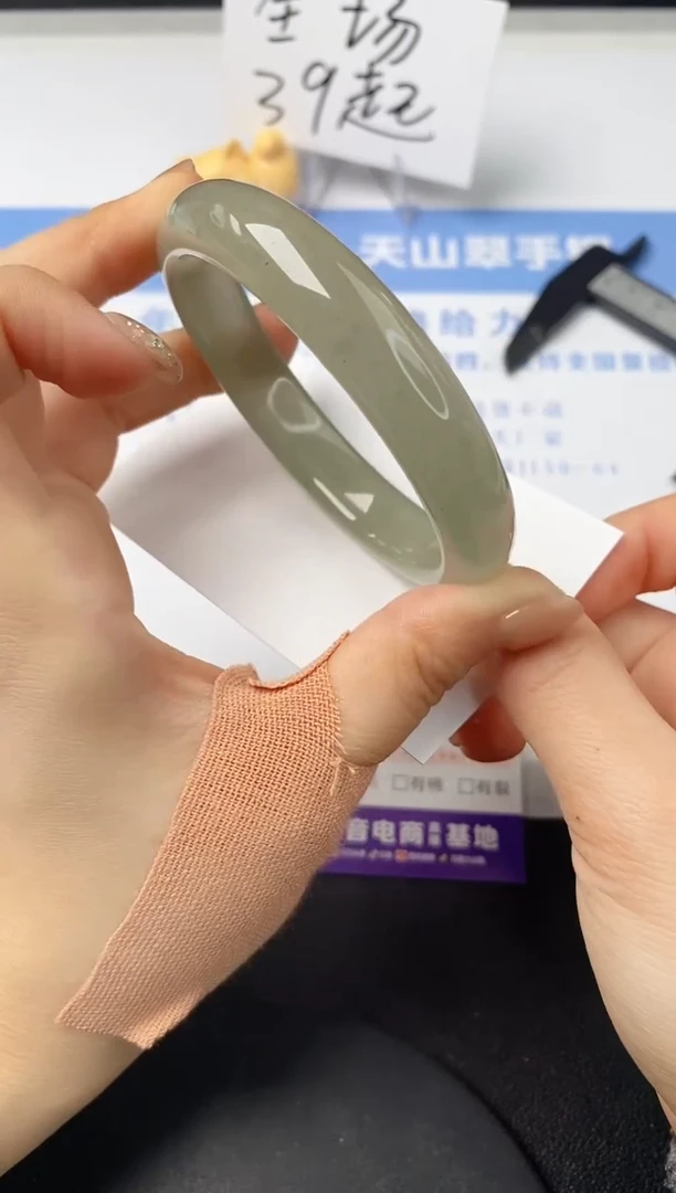 【闪购商品】石英质玉手镯未镶嵌s70-DC