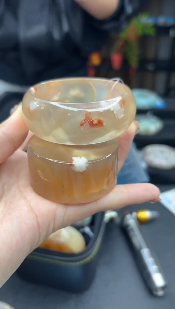 【闪购商品】石英质玉手镯未镶嵌37（54圈赠送镯心）