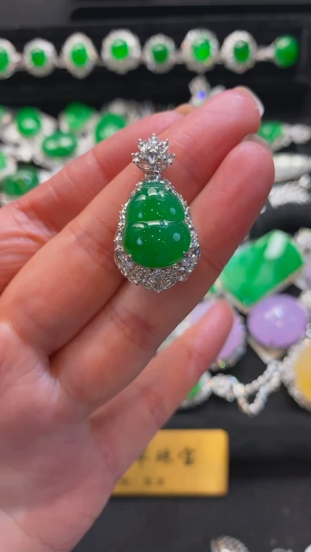 【闪购商品】翡翠颈饰未镶嵌葫芦