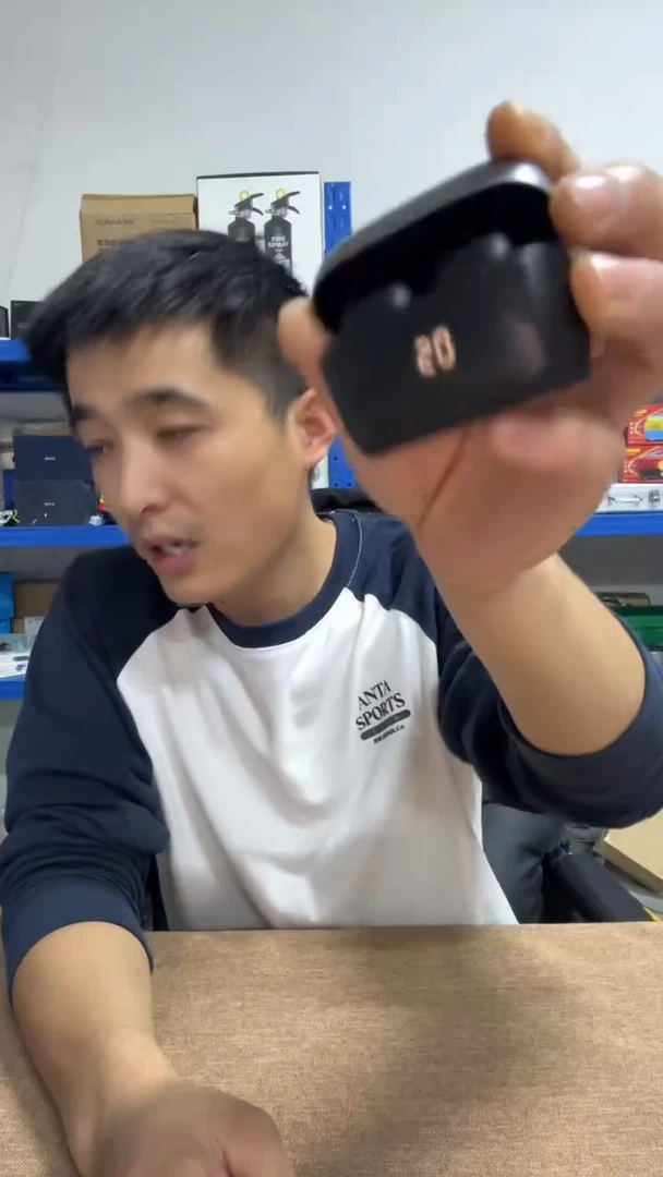 蓝牙耳机带数显黑灰色