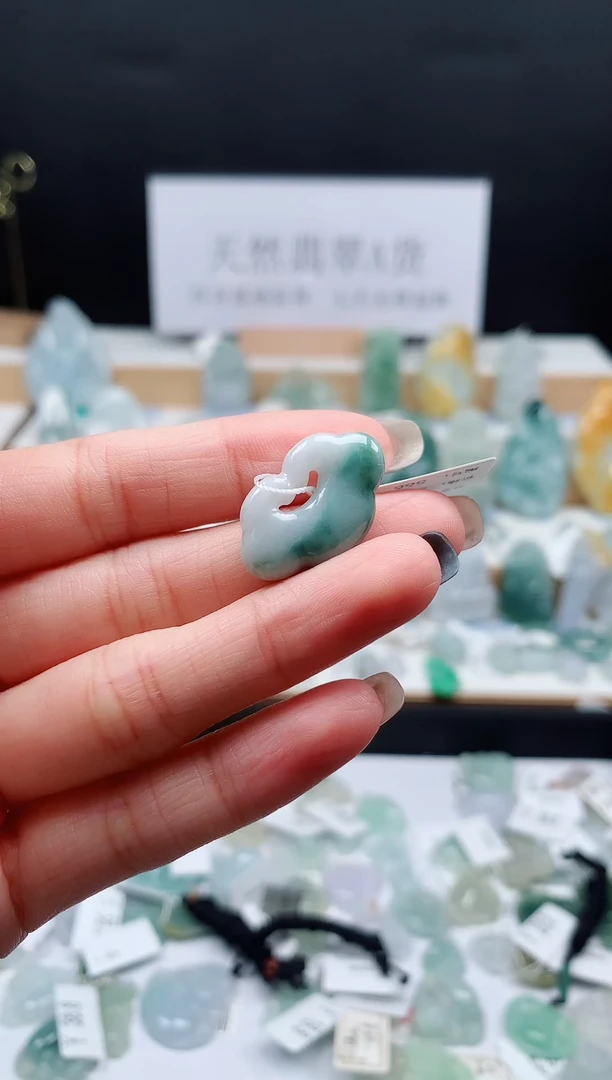 翡翠未镶嵌吊坠(不含链)73如意云锁