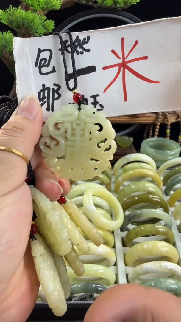 蛇纹石玉未镶嵌颈饰多样性发一个