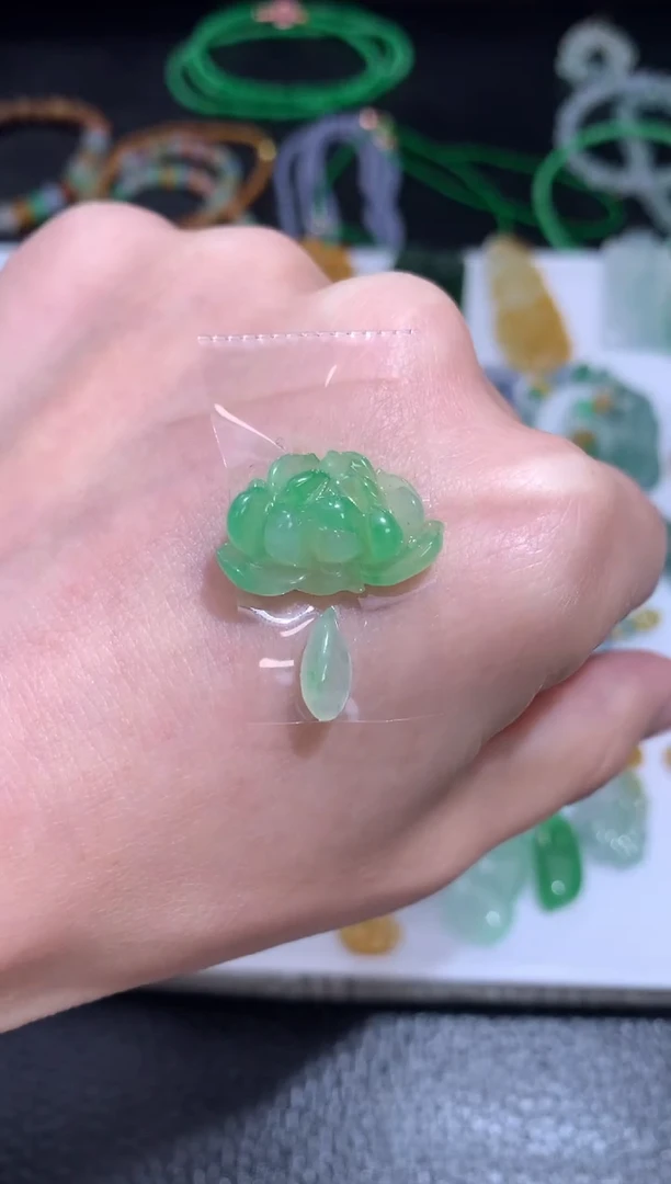 未镶嵌定制翡翠莲花