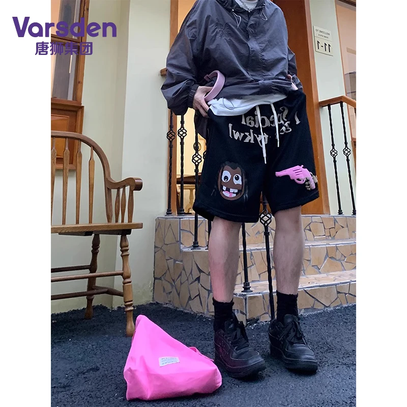 唐狮集团Varsden新款美式卡通小人印花短裤男款夏季薄款直筒休闲