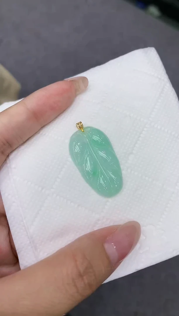 翡翠18K金镶嵌颈饰111111111111