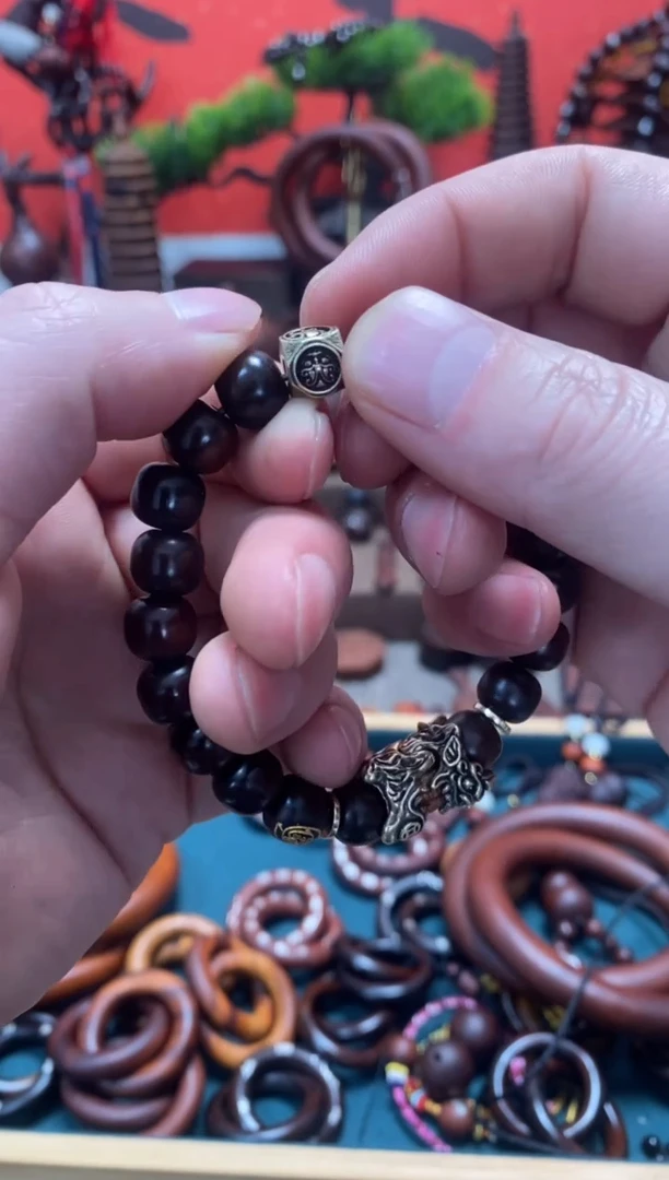 【闪购商品】木枣木玉化1.0*1.9貔貅手串金光全文