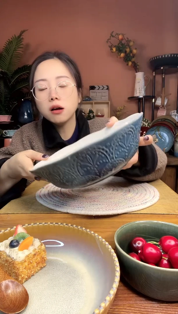 陶瓷8.8英寸浮雕碗 微瑕疵