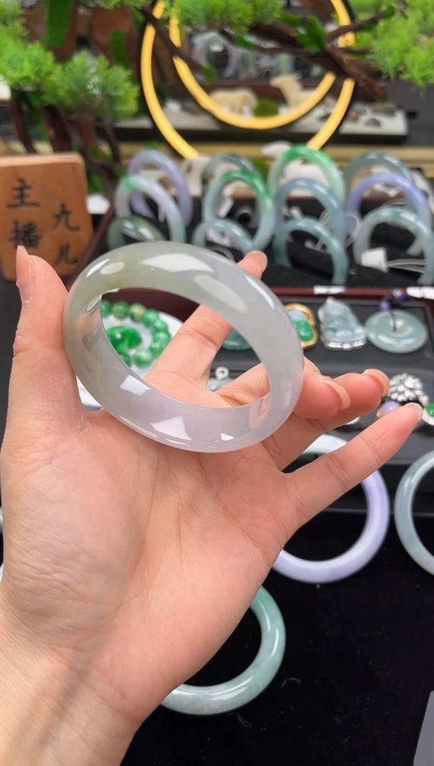未镶嵌手镯翡翠妮*手镯