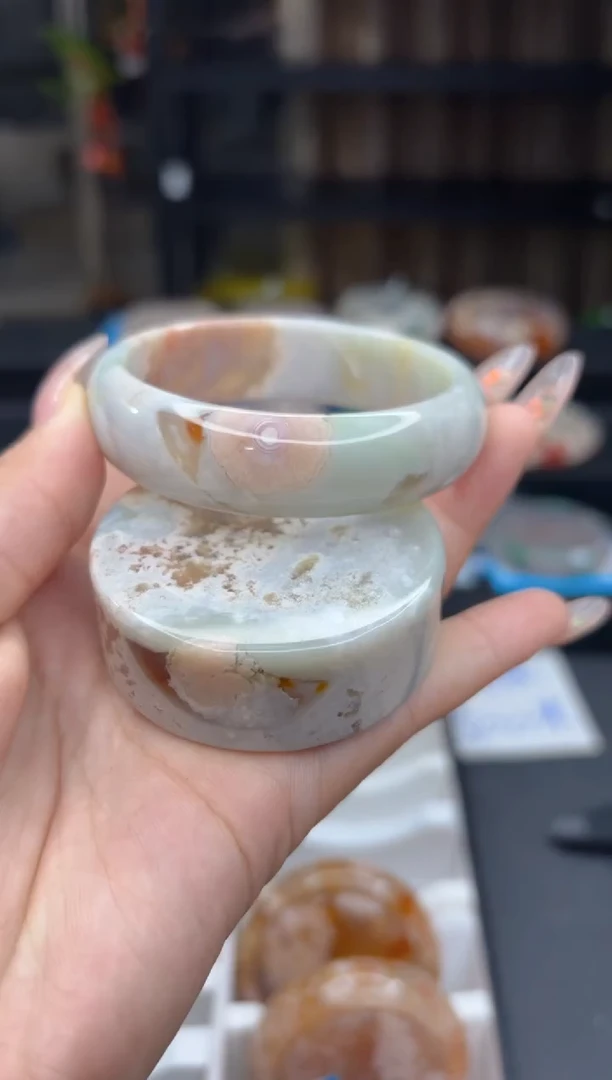 石英质玉手镯未镶嵌365(57圈赠送镯心)