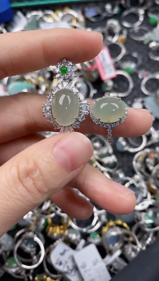 银S925镶嵌戒指翡翠888               10