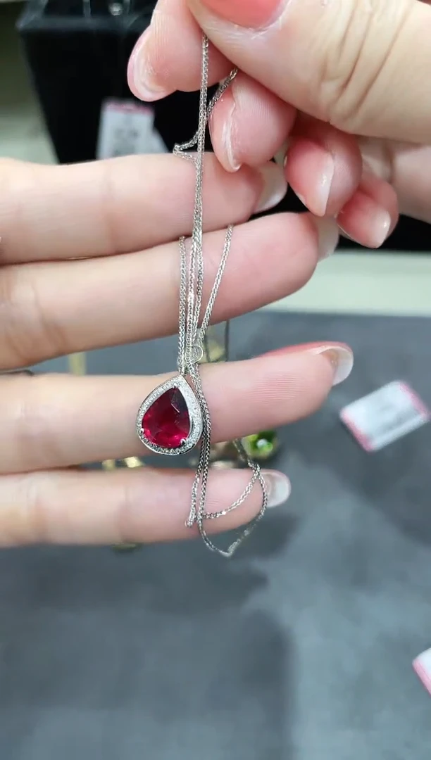 18K金镶嵌碧玺项链