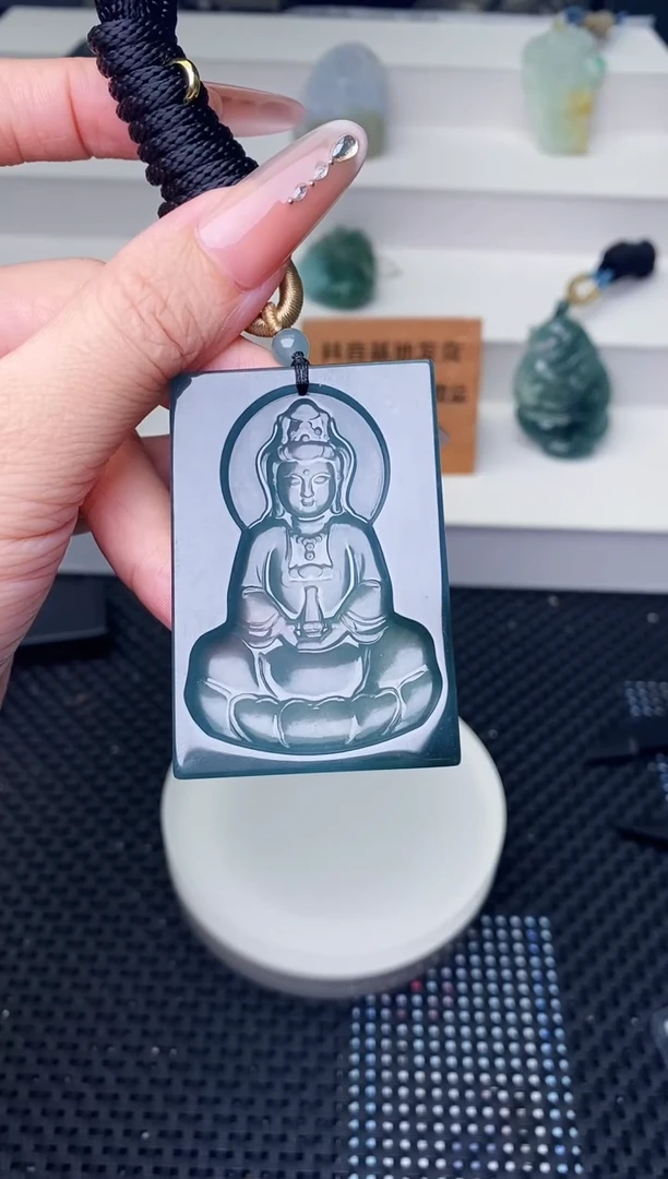 颈饰未镶嵌翡翠 1