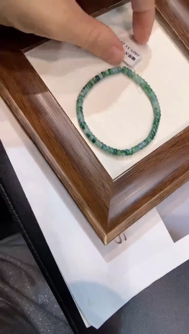 颈饰未镶嵌翡翠手串