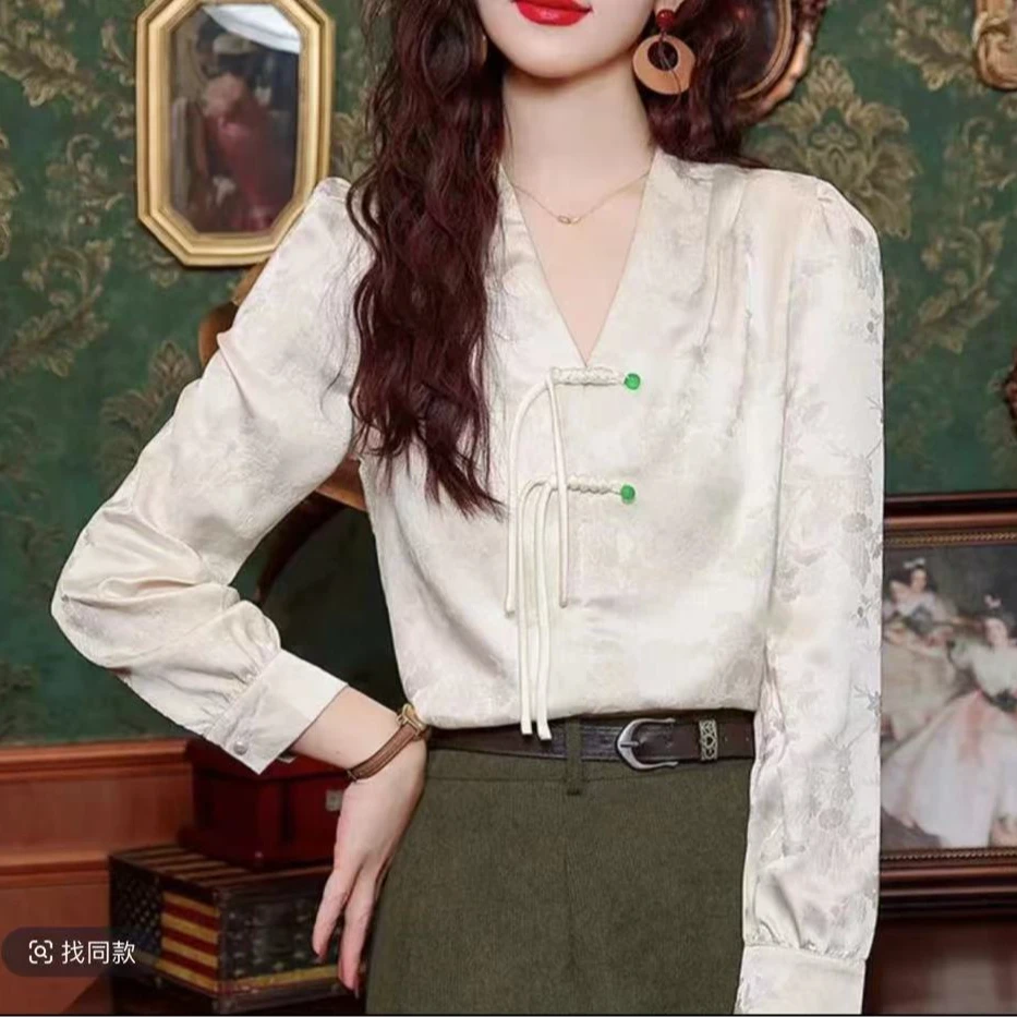 6304春秋薄款女装复古盘扣V领衬衣搭配马面裙的中式衬衫