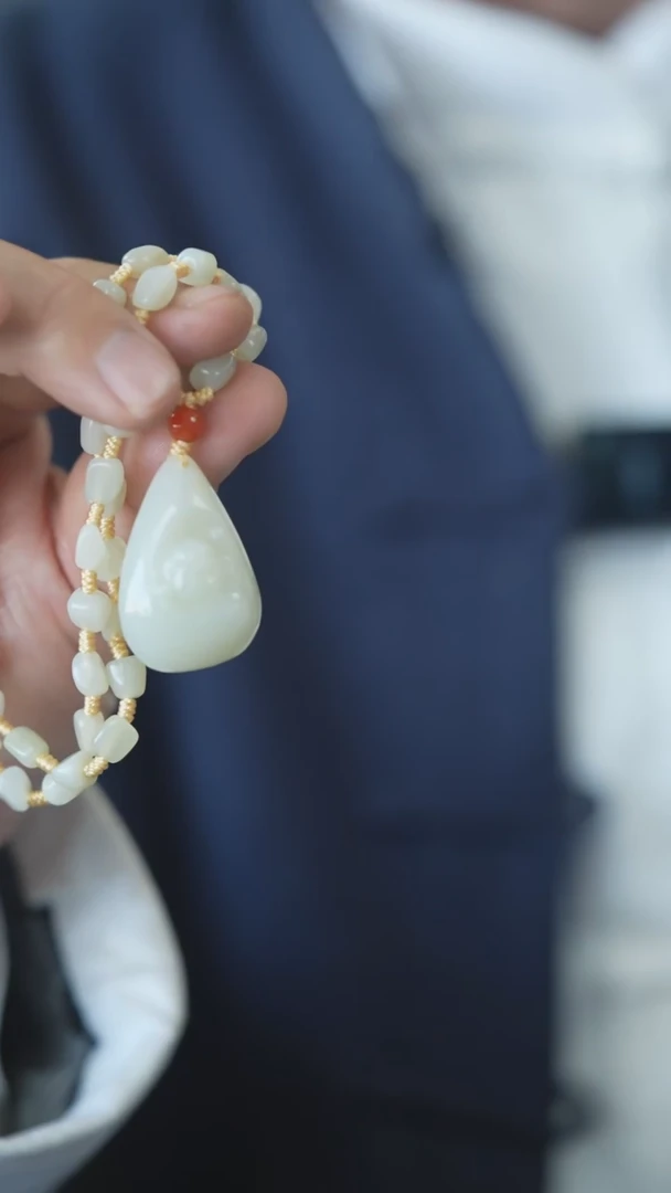 颈饰未镶嵌和田玉佛公