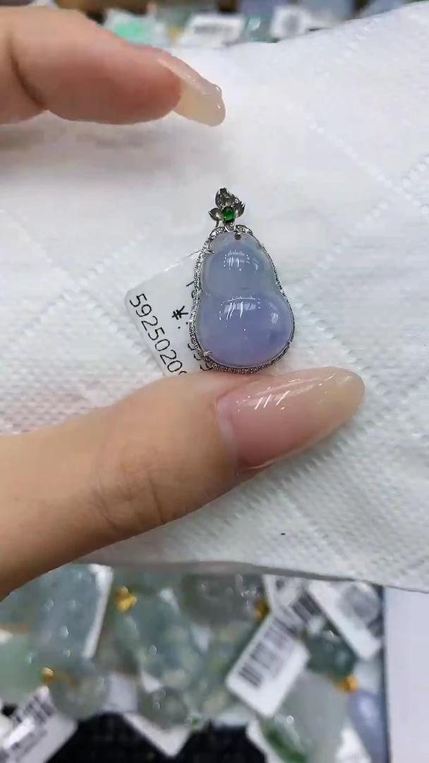 翡翠18K金镶嵌颈饰111111111111