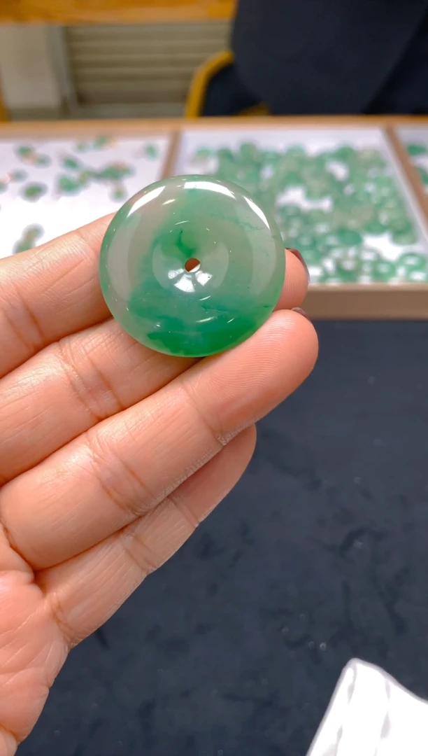 【闪购商品】石英质玉吊坠(赠链)未镶嵌冰美人A货非洲翠，冰种