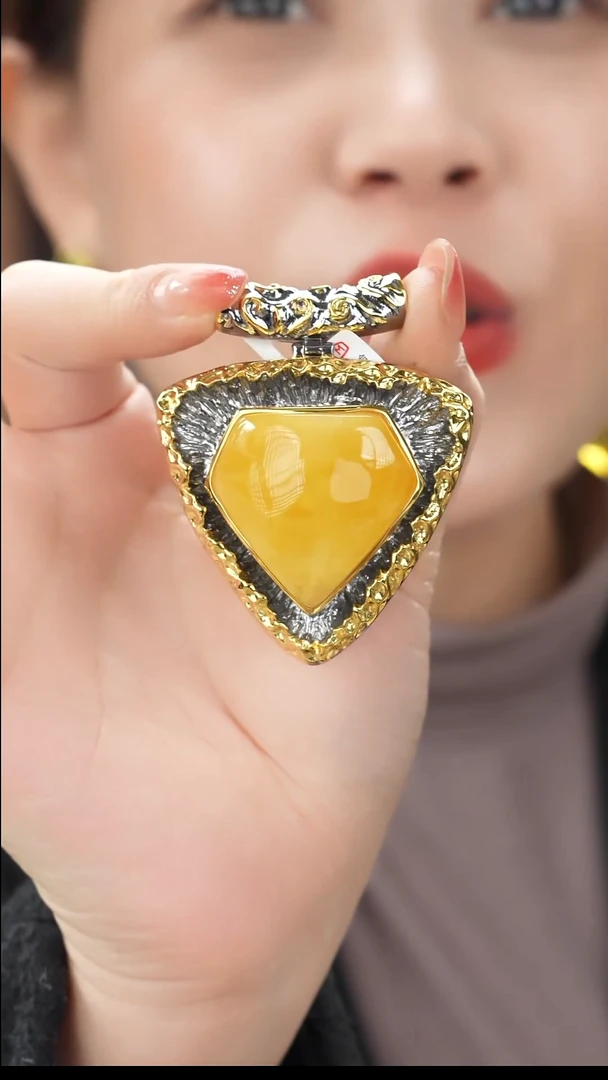 琥珀颈饰未镶嵌特色蜜蜡吊坠