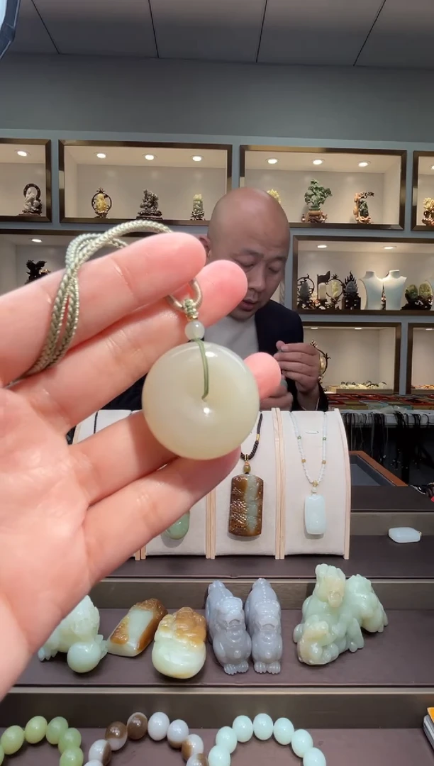 颈饰未镶嵌和田玉苏