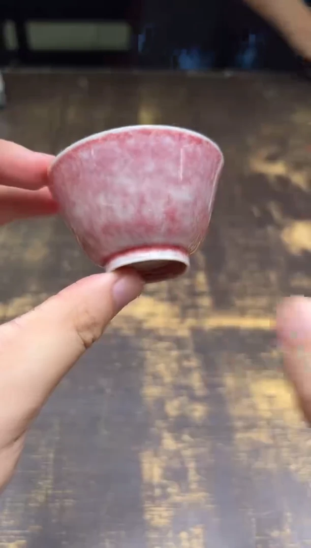 清本源内模印鳐鱼颜色釉豇豆红撇口杯