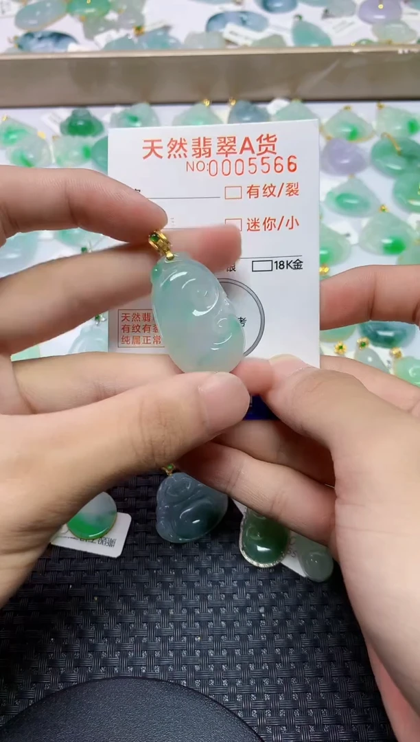 翡翠18K金镶嵌颈饰5645646456464