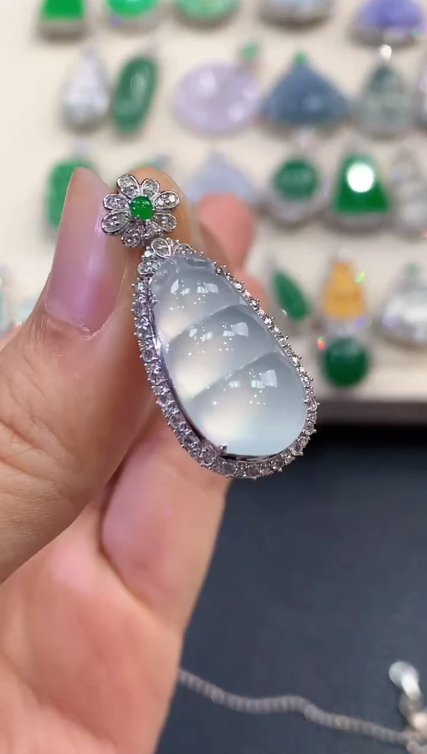 【闪购商品】翡翠吊坠(不含链)18K金镶嵌C63   