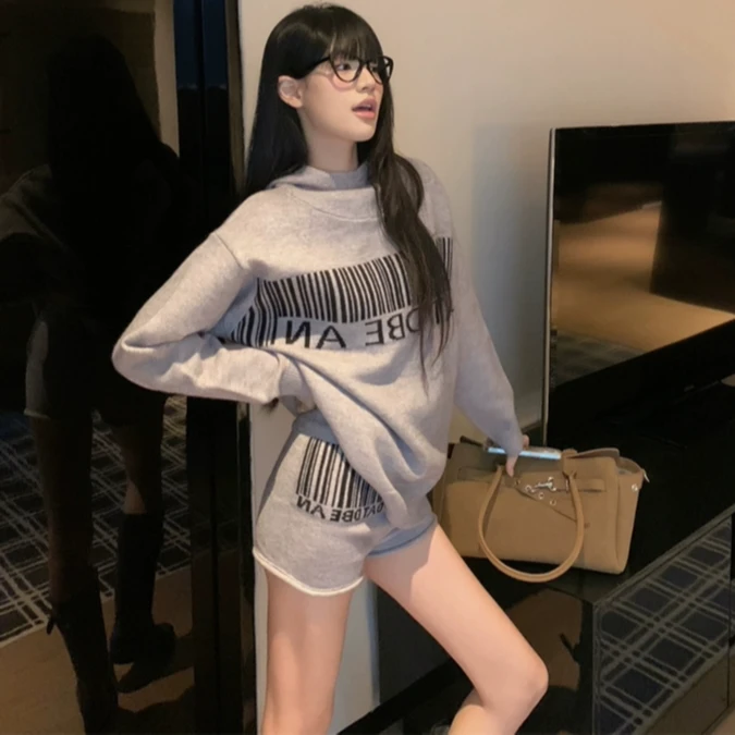 高级感连帽毛衣套装女秋冬新款外穿宽松慵懒风针织短裤两件套出片