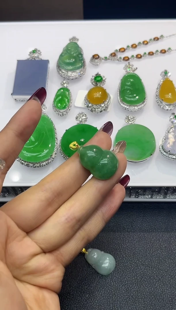 【闪购商品】翡翠吊坠(不含链)18K金镶嵌4543