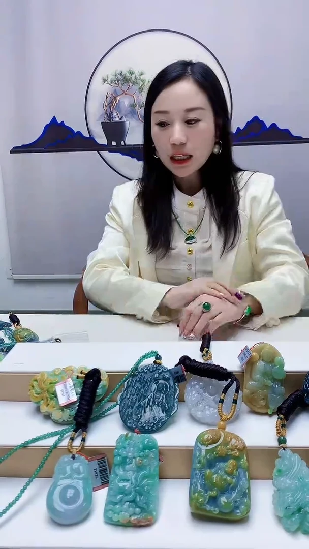 未镶嵌定制翡翠奥****了4852zm-毛货挂件