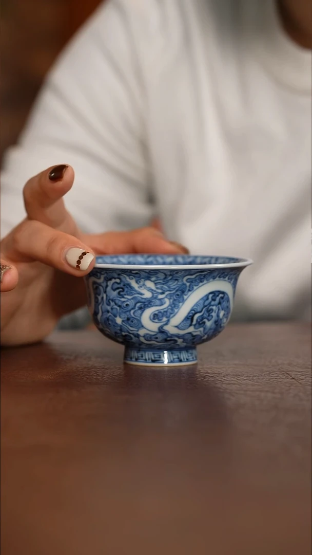 元青花内膜印龙纹压手杯