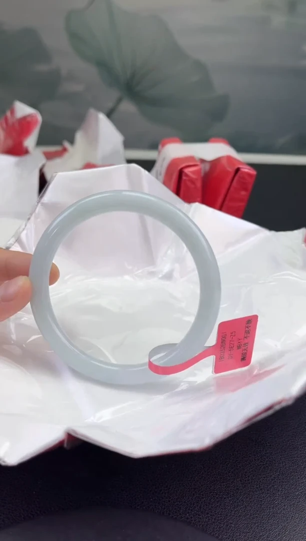 翡翠手镯未镶嵌翡翠手镯