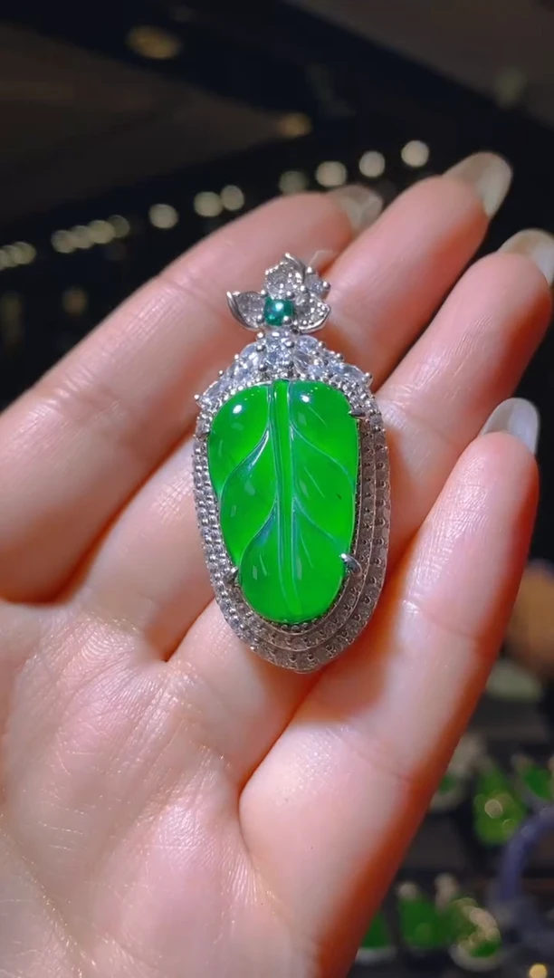 【闪购商品】翡翠吊坠(赠链)银S925镶嵌006（多样性发货）