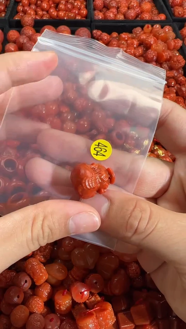 南红玛瑙未镶嵌颈饰1