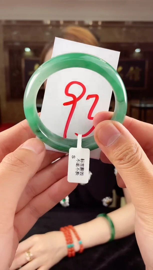 未镶嵌手镯石英质玉（非洲翠）微瑕介意勿拍