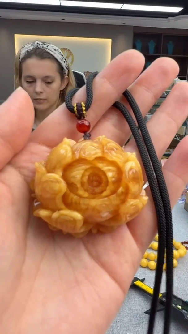 琥珀颈饰未镶嵌470秒拍号 假一罚三