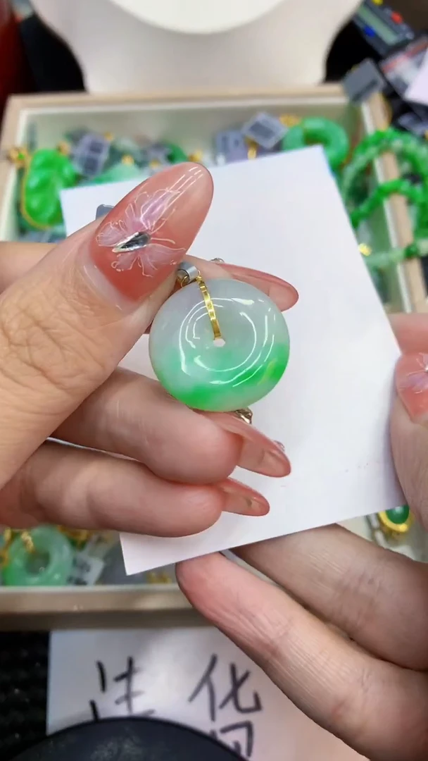 颈饰18K金镶嵌翡翠1