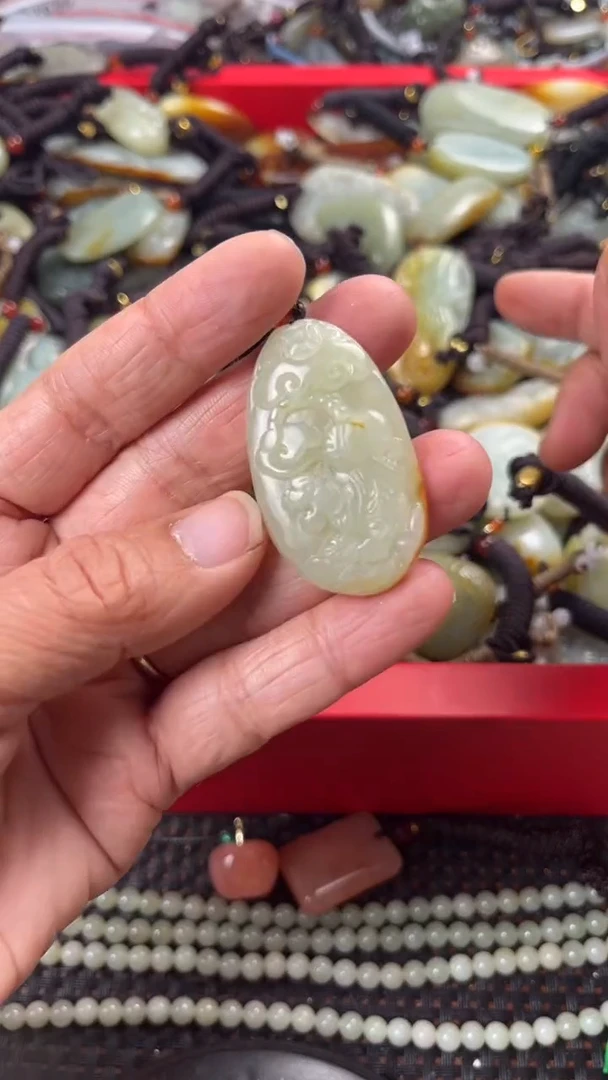 【闪购商品】和田玉颈饰未镶嵌多样性发货没有证书拍一发一有瑕