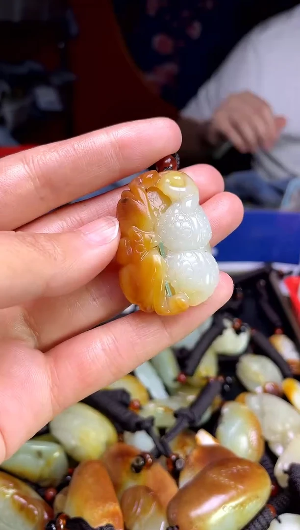 和田玉未镶嵌颈饰1