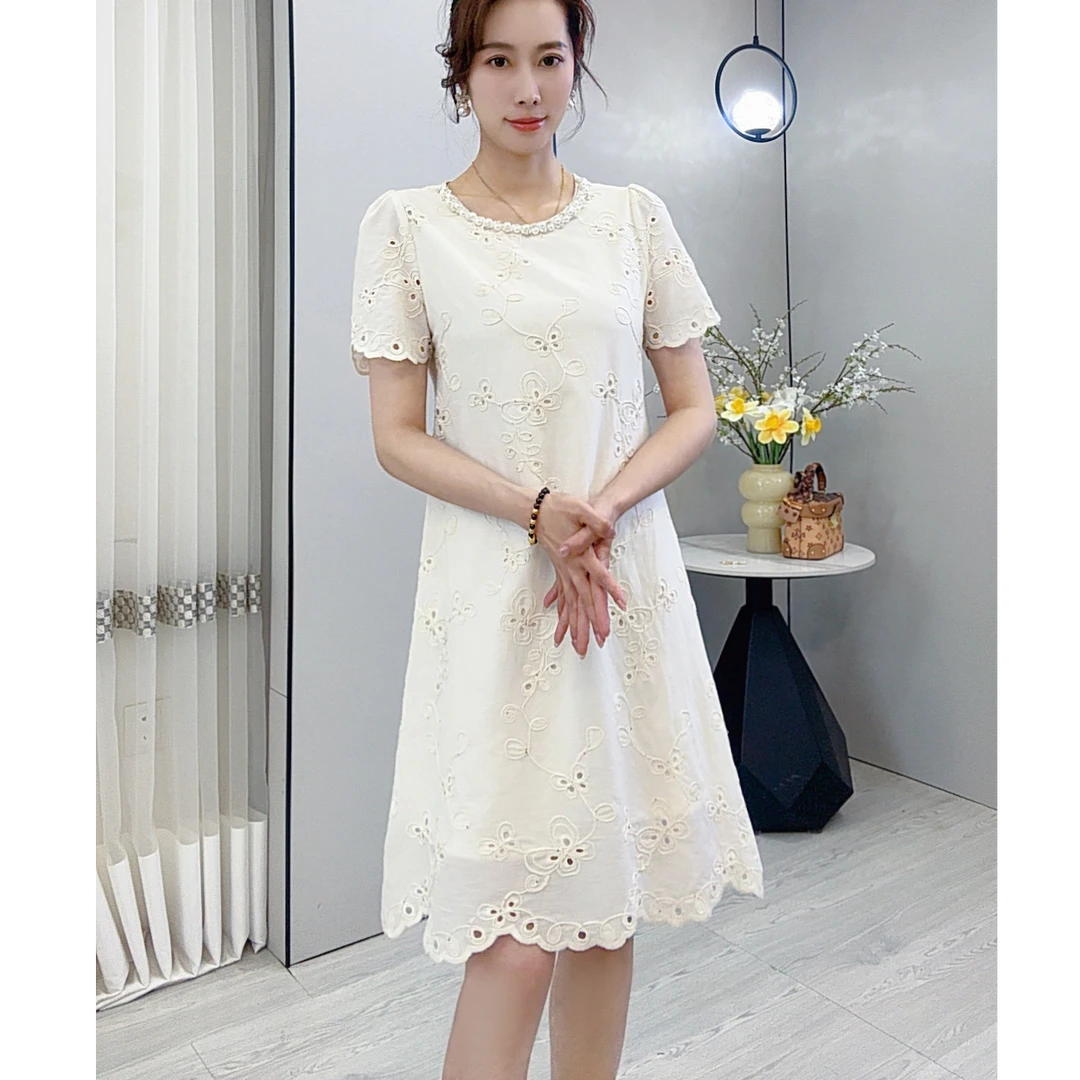 2025夏季新款洋气女装气质显瘦A字版钉珠镂空刺绣连衣裙舒适透气