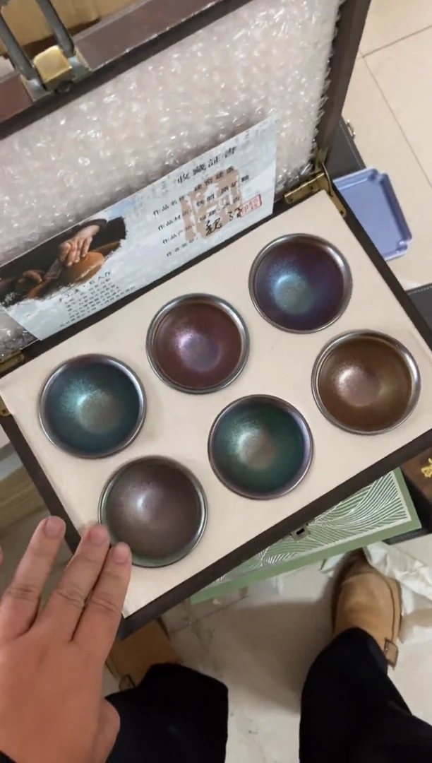 无运费险不带礼盒略有瑕疵有点脏介意勿拍