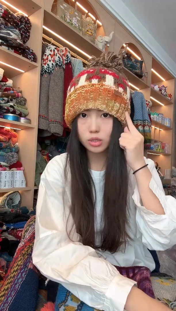 羊毛彩咖色翻边蘑菇帽