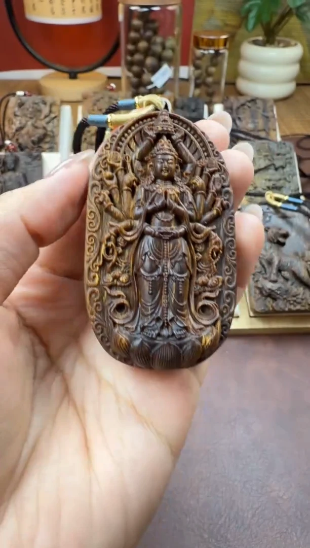 木木雕款芽庄   站千手观音 7cm 送养香瓶